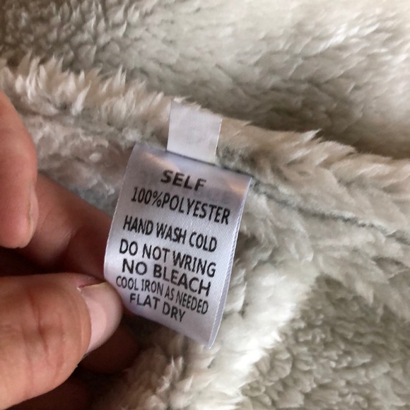 3/$30 Navy White Sherpa Sleeveless Cardigan Vest - Picture 6 of 7